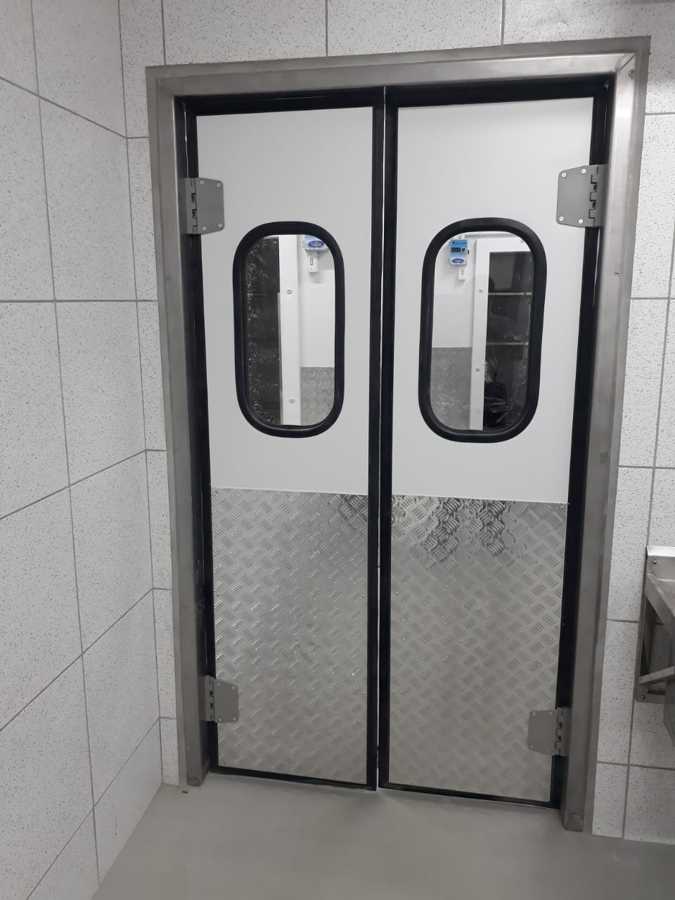 Porta Vai Vem  - Salas Climatizadas